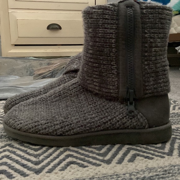Knit Boots - Picture 2 of 4